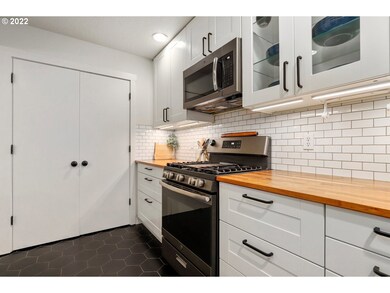 1117 NE Palmblad Dr, Gresham, OR 97030 - photo 7