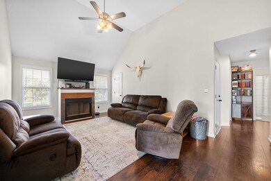 986 Trey Phillips Dr, Clarksville, TN 37042 - photo 5