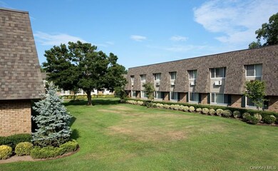 475 Little East Neck Rd unit PW60, West Babylon, NY 11704 - photo 2