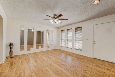 107-LivingRoom_4