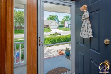 824 SE 43rd Terrace, Topeka, KS 66609 - photo 4