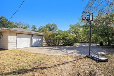 1205 N Brazos Ave unit 1207, Cleburne, TX 76031 - photo 2