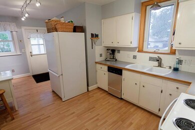 229 Fallis Rd. ~ Eat-in Kitchen