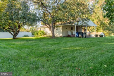 5906 Dale Dr, Sykesville, MD 21784 - photo 3