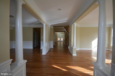 5501 Crofton Green Dr, Fairfax, VA 22030 - photo 2