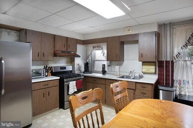 573 Furnace St, Emmaus, PA 18049 - photo 5