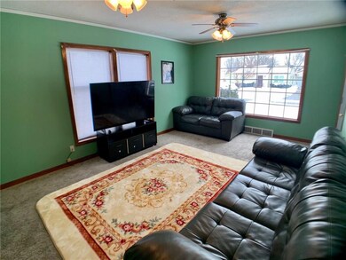 4022 40th St, Des Moines, IA 50310 - photo 2