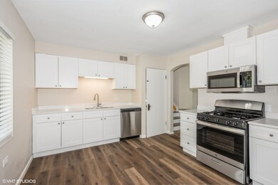 221 E Vallette St, Elmhurst, IL 60126 - photo 3