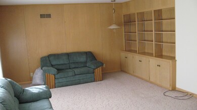 720 E Chestnut Hubbard 003
