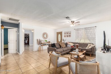 7802 W Mitchell Dr, Phoenix, AZ 85033 - photo 6