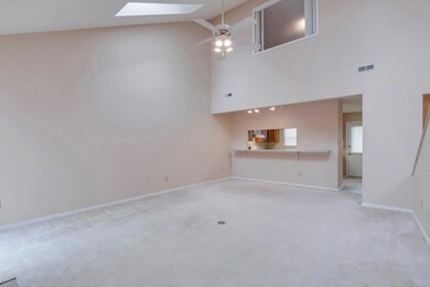 02_ChotaViewCircle_204_Living01