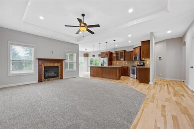 3516 Fitzroy Rd, Hiawatha, IA 52233 - photo 7