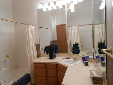 6 N 78th Ave 022