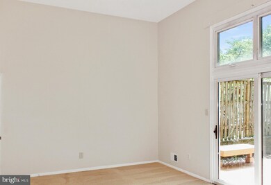 2431 Ansdel Ct, Reston, VA 20191 - photo 5