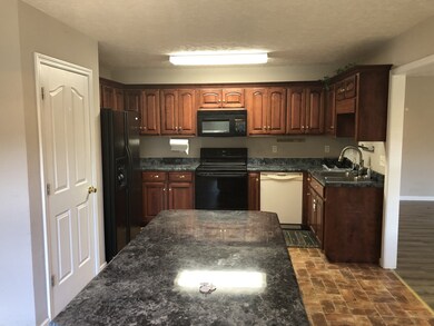 1039 Indian Springs Cir, Manchester, TN 37355 - photo 3