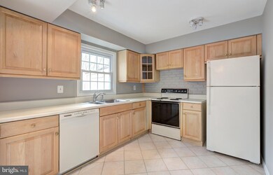 8238 Carrleigh Pkwy unit 88, Springfield, VA 22152 - photo 5