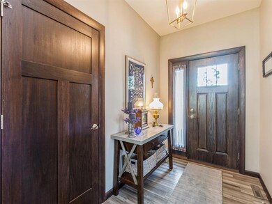 3518 Fitzroy Rd, Hiawatha, IA 52233 - photo 4