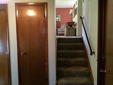 Entry/Foyer.