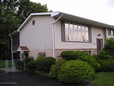 835 Oak St, Taylor, PA 18517 - photo 2