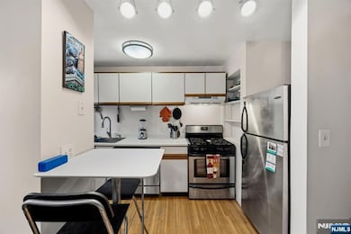 152 6th St unit 4, Hoboken, NJ 07030 - photo 7