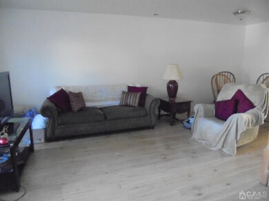 LIVING ROOM WITH LAMINATE FLOORS