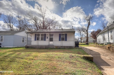 1014 Sycamore St, Carthage, MO 64836 - photo 3