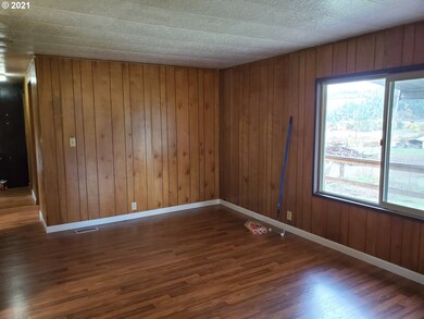 732 Valley View Rd, Sutherlin, OR 97479 - photo 5