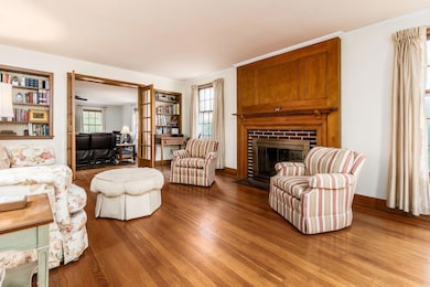 2731 East Broad Street, Bexley