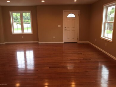 33 Railroad Unit B St, Moosic, PA 18507 - photo 4