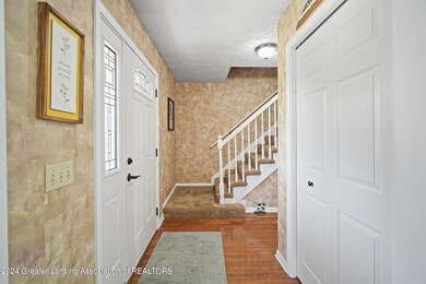 2400 Briarhill Dr, Lansing, MI 48917 - photo 6