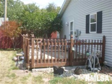 1325 N Kankakee St, Lincoln, IL 62656 - photo 7