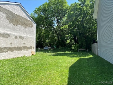 View of grassy yard