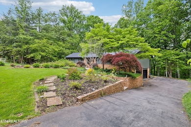 4-web-or-mls-1078 W Outer Dr - 004