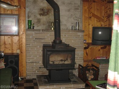 8216 W Columbine Ave, Baldwin, MI 49304 - photo 2