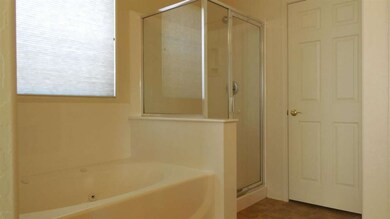 Master Bath Separate Jetted Tub /shower
