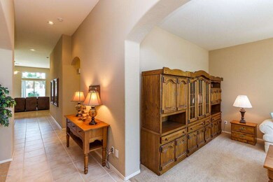 007_ENTRYWAY & LIVING ROOM