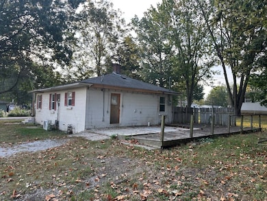 1114 Comstock St, Chillicothe, MO 64601 - photo 3