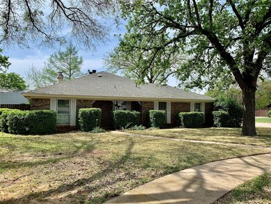 900 Hillside Ct, Bedford, TX 76022 - photo 3