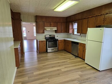 1213 E Mcleod Ave, Sapulpa, OK 74066 - photo 4