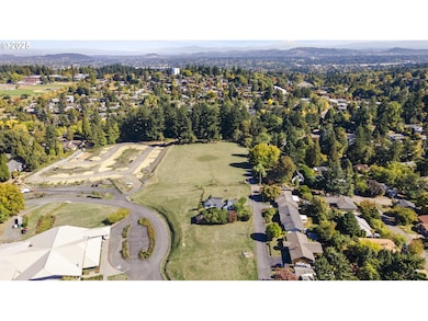 2119 SW Nevada Ct, Portland, OR 97219 - photo 3