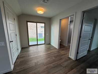 7100 Via Del Mar Cir unit D-8, Brownsville, TX 78521 - photo 6