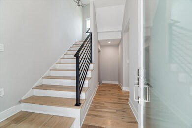 Entrance: beautiful wooden floors and light throug