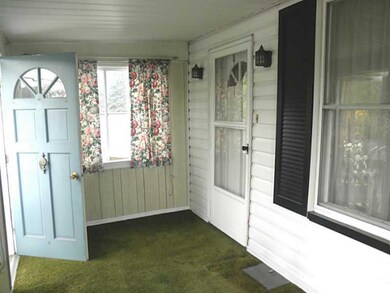Entry/Foyer.