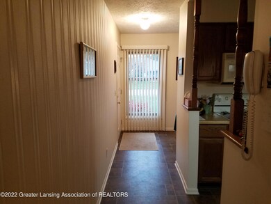 7211 Creekside Dr, Lansing, MI 48917 - photo 5