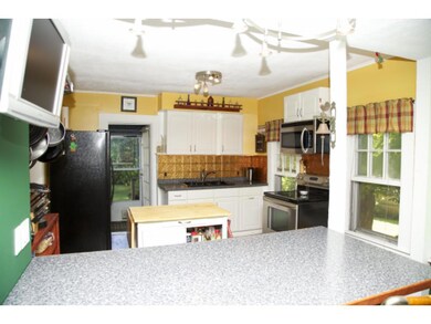 791 Maplewood Ave, Portsmouth, NH 03801 - photo 4