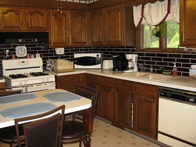 21 Cherrywood Dr, Greenville, RI 02828 - photo 4