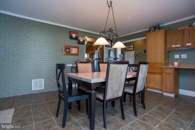 382 Appletree Dr, Levittown, PA 19055 - photo 6