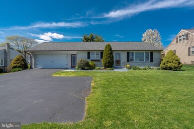 741 W Main St, New Holland, PA 17557 - photo 4