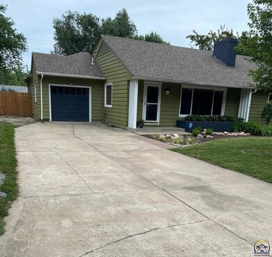 830 SW Cambridge Ave, Topeka, KS 66606 - photo 2