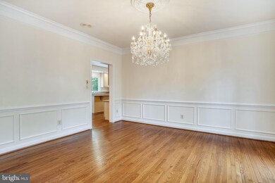 8656 Oak Chase Cir, Fairfax Station, VA 22039 - photo 5